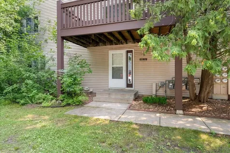 4836 Grenwich Trail N Oakdale MN 55128
