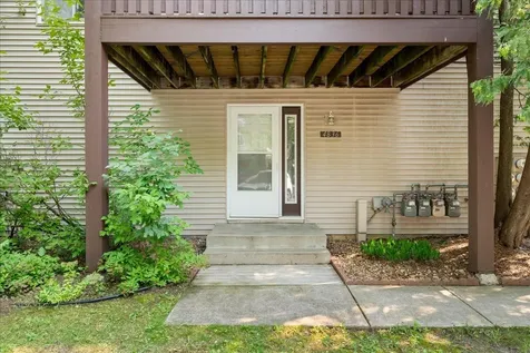 4836 Grenwich Trail N Oakdale MN 55128