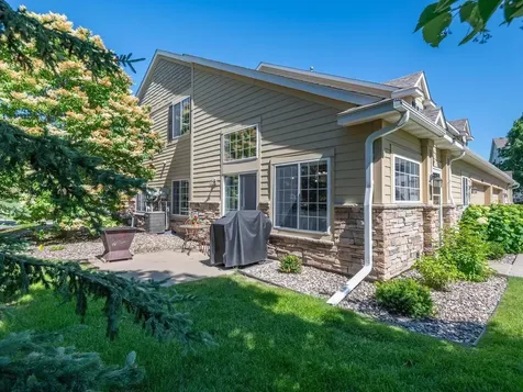 1557 Fox Hunt Way Victoria MN 55386