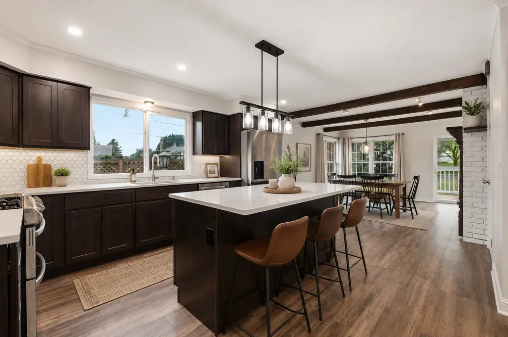 952 Logan Lane South Saint Paul MN 55075