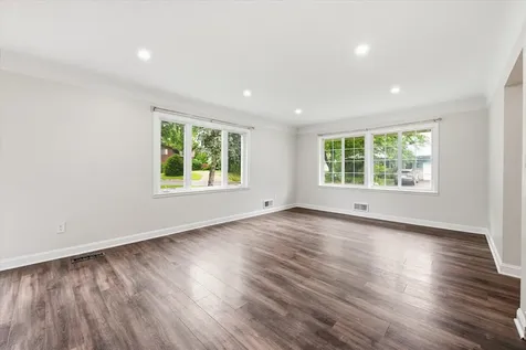 952 Logan Lane South Saint Paul MN 55075