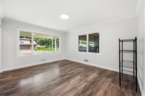 952 Logan Lane South Saint Paul MN 55075