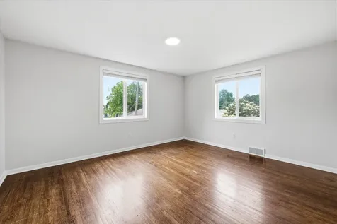 952 Logan Lane South Saint Paul MN 55075