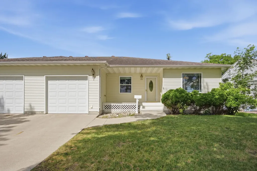 1026 Oak Street N Fargo ND 58102