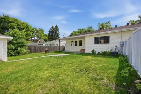 1026 Oak Street N Fargo ND 58102