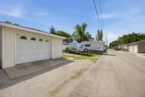 1026 Oak Street N Fargo ND 58102