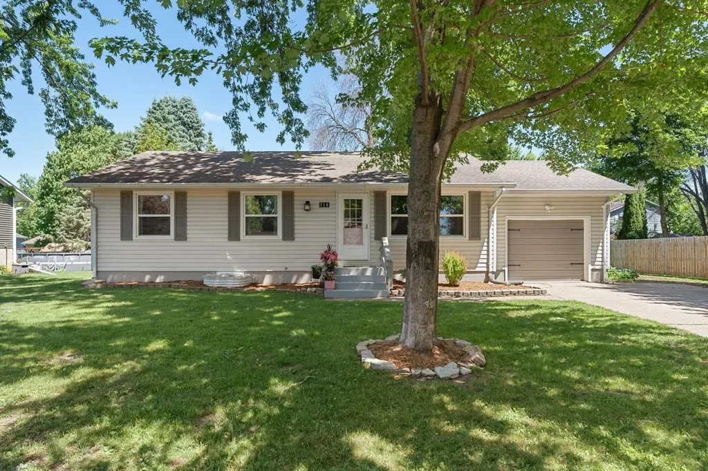 716 Winter Drive Faribault MN 55021