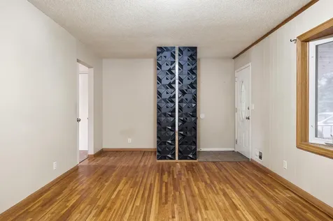 7556 Major Avenue N Brooklyn Park MN 55443