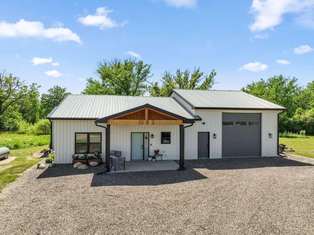 30658 Jodrell Street NE Cambridge MN 55008