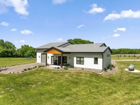 30658 Jodrell Street NE Cambridge MN 55008