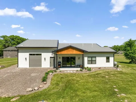 30658 Jodrell Street NE Cambridge MN 55008