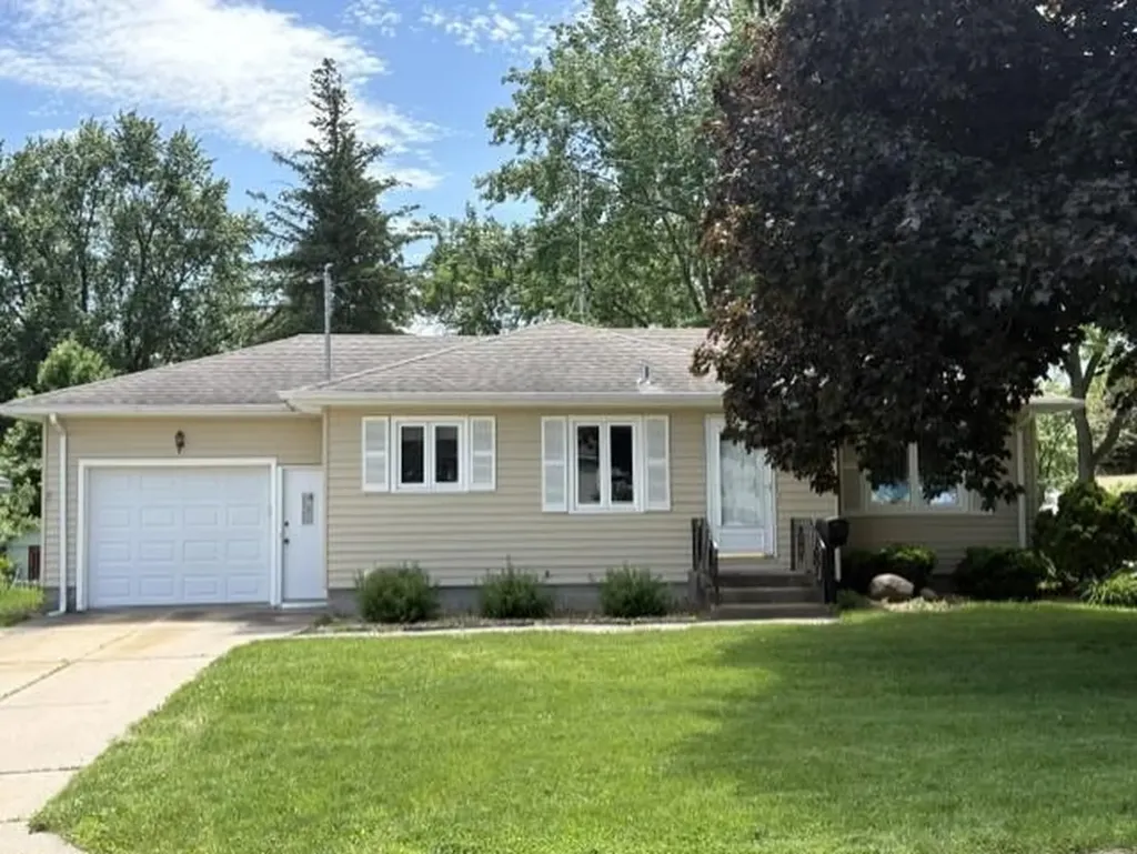 512 SE 9th Avenue Waseca MN 56093