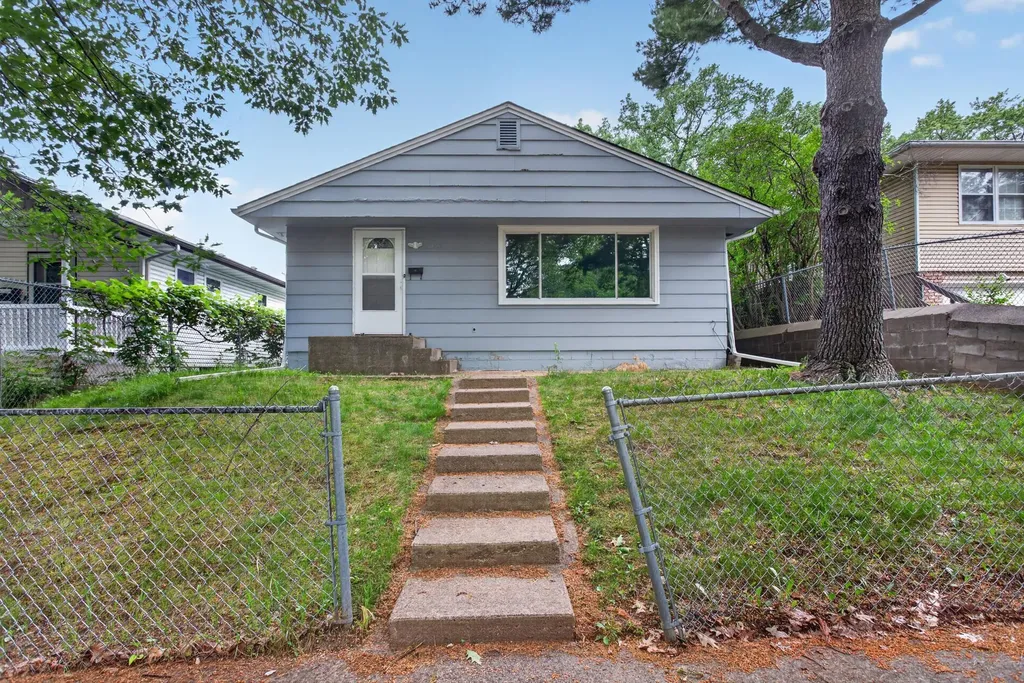 2046 Reaney Avenue E Saint Paul MN 55119