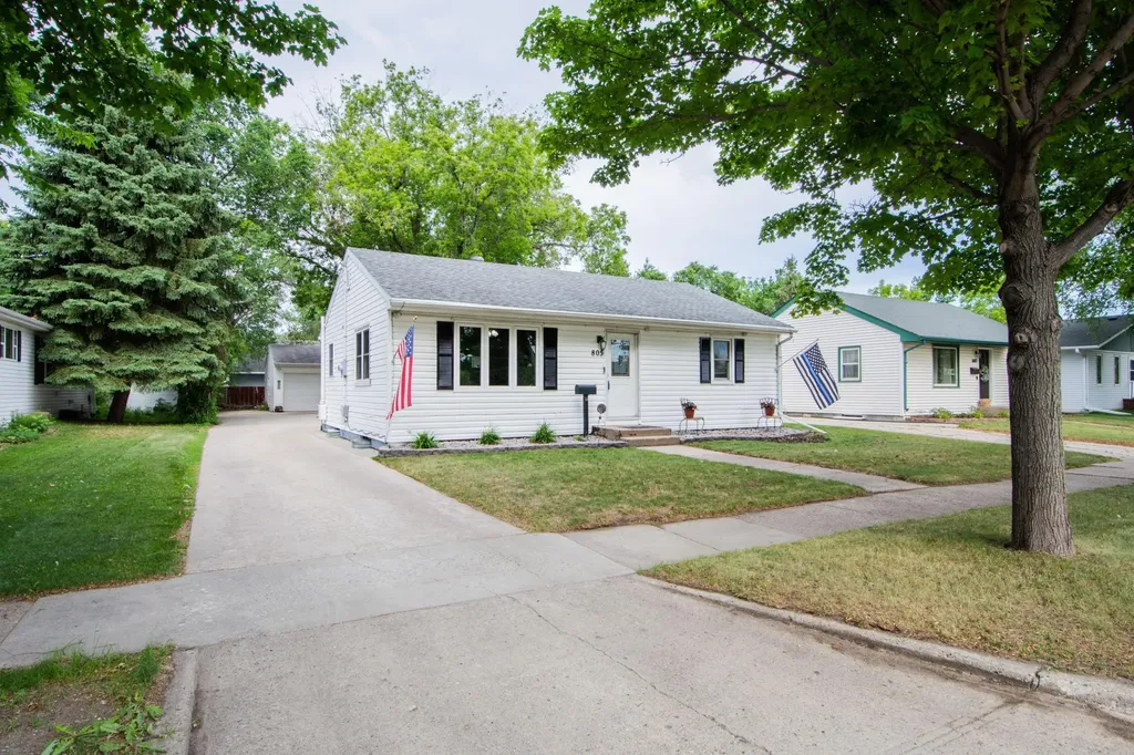 805 13th Street N Moorhead MN 56560