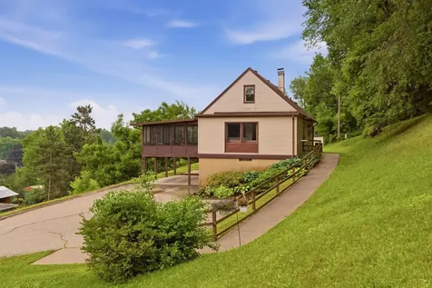 713 S 2nd Street La Crescent MN 55947