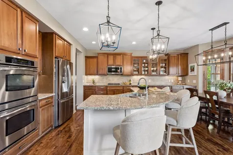 1800 Carriage Drive Victoria MN 55386