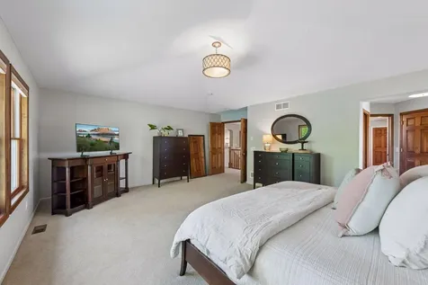 1800 Carriage Drive Victoria MN 55386