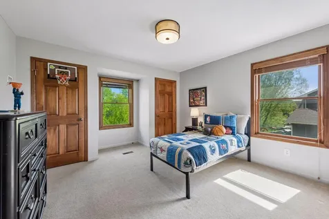 1800 Carriage Drive Victoria MN 55386