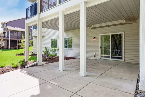 1800 Carriage Drive Victoria MN 55386