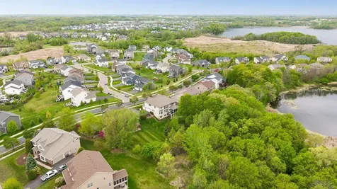 1800 Carriage Drive Victoria MN 55386