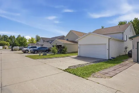 1903 58 Avenue S Fargo ND 58104