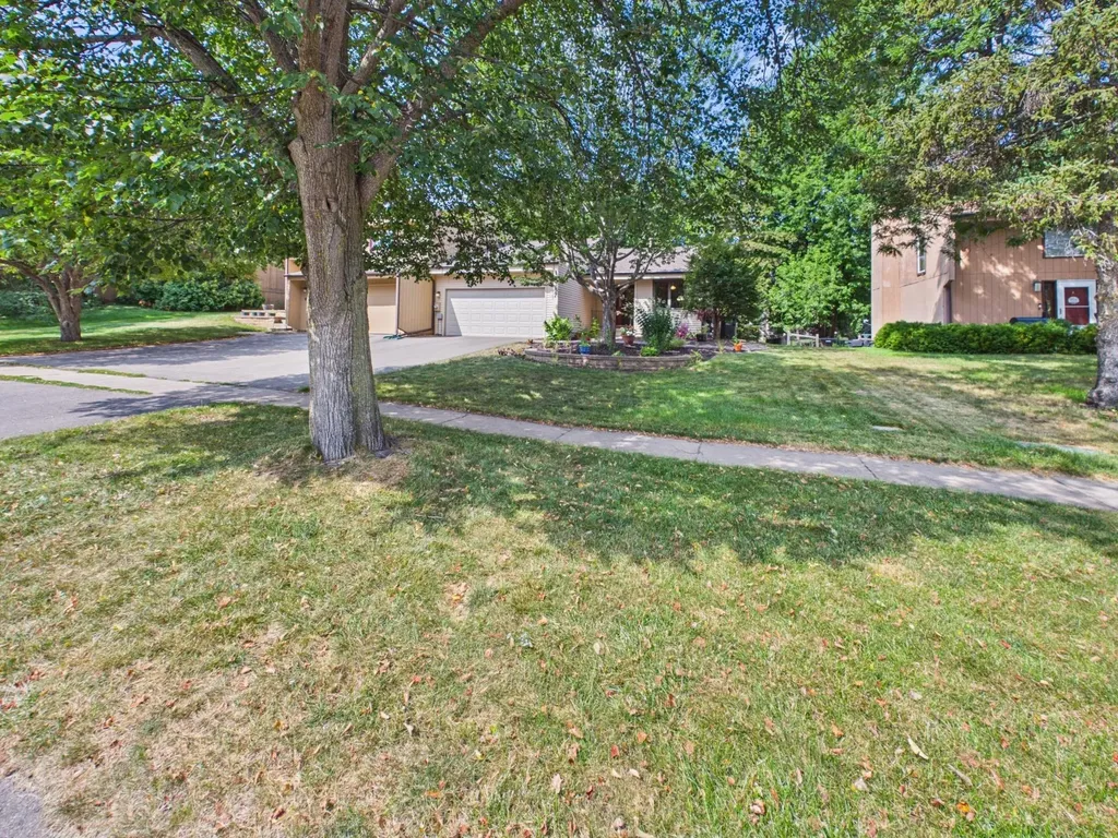 14387 Embry Path Apple Valley MN 55124