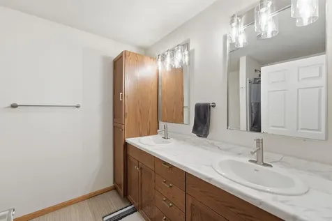 2013 E Oak Knoll Drive NE Alexandria MN 56308