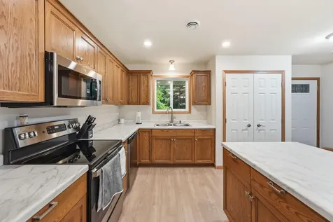 2013 E Oak Knoll Drive NE Alexandria MN 56308