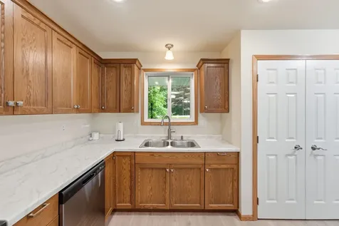 2013 E Oak Knoll Drive NE Alexandria MN 56308