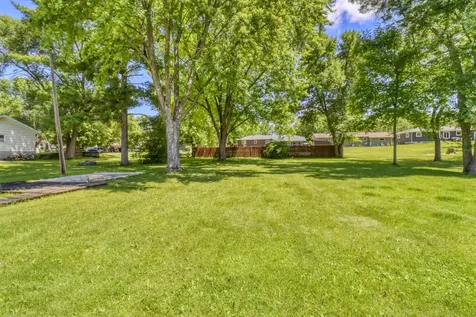 607 Maplewood Drive SE Pelican Rapids MN 56572