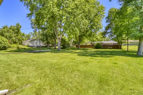 607 Maplewood Drive SE Pelican Rapids MN 56572