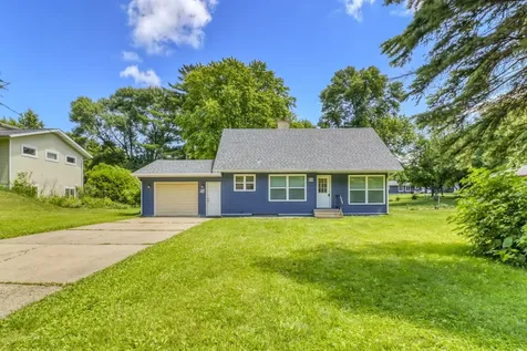 607 Maplewood Drive SE Pelican Rapids MN 56572