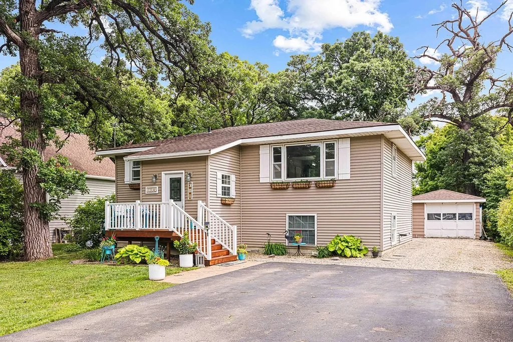 301 Wall Avenue Horace ND 58047