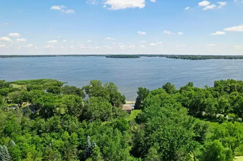 11040 N Shore Road Waconia MN 55387