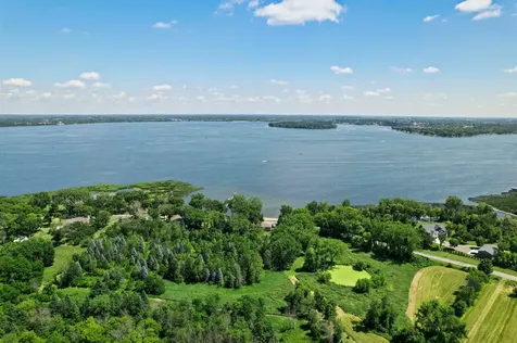 11040 N Shore Road Waconia MN 55387