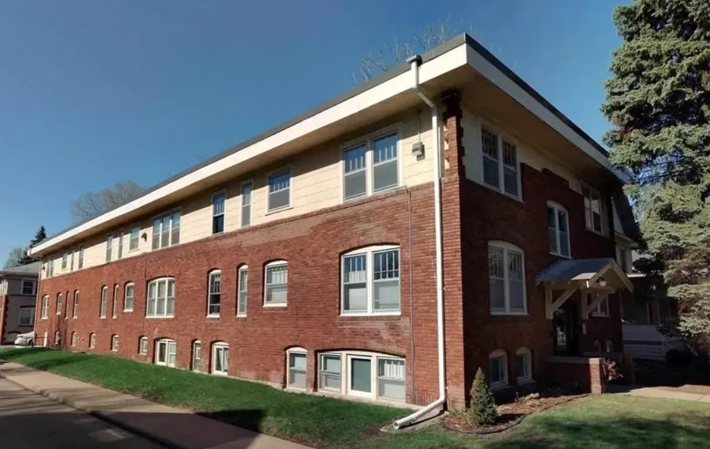 1702 Laurel Avenue Saint Paul MN 55104