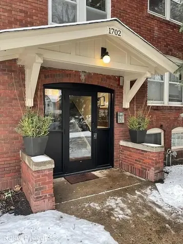 1702 Laurel Avenue Saint Paul MN 55104