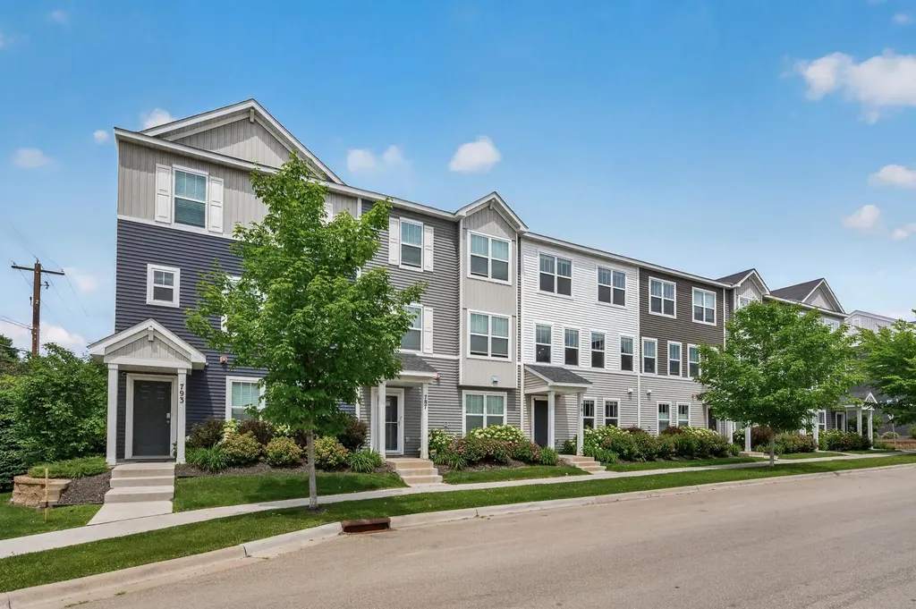 781 Midtown Lane New Brighton MN 55112