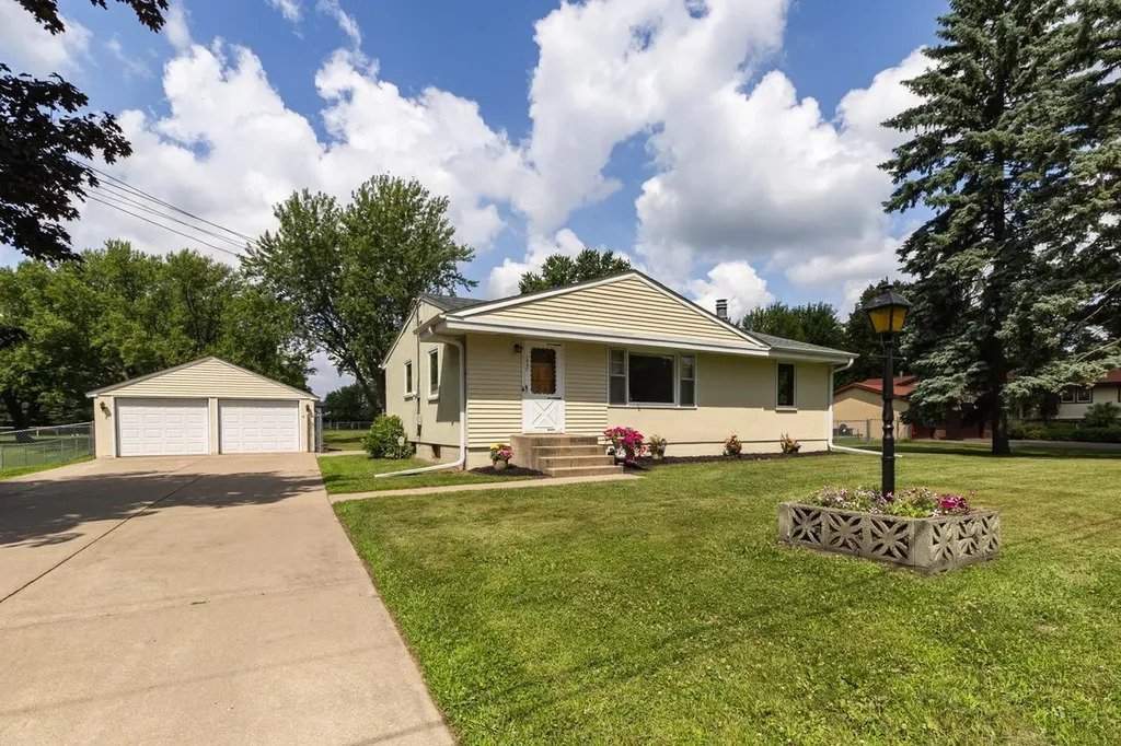 1957 Payne Avenue Maplewood MN 55117