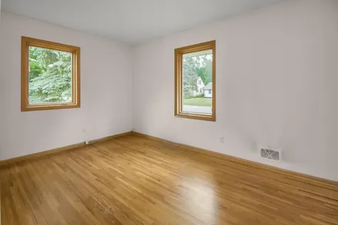 1957 Payne Avenue Maplewood MN 55117