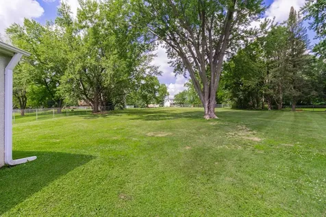 1957 Payne Avenue Maplewood MN 55117
