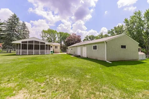 1957 Payne Avenue Maplewood MN 55117