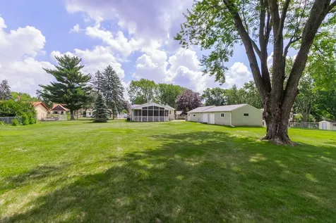 1957 Payne Avenue Maplewood MN 55117
