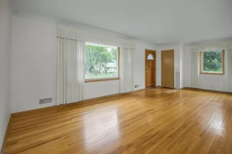 1957 Payne Avenue Maplewood MN 55117