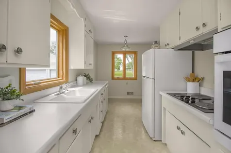 1957 Payne Avenue Maplewood MN 55117