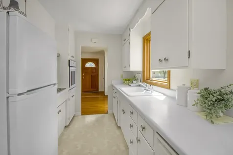 1957 Payne Avenue Maplewood MN 55117