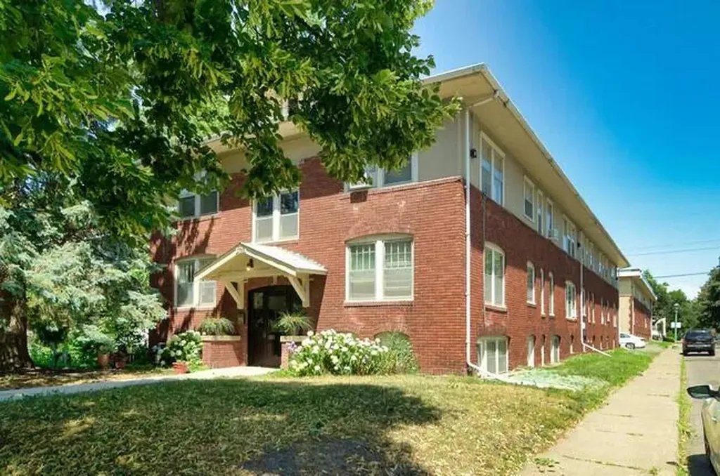 1703 Ashland Avenue Saint Paul MN 55104