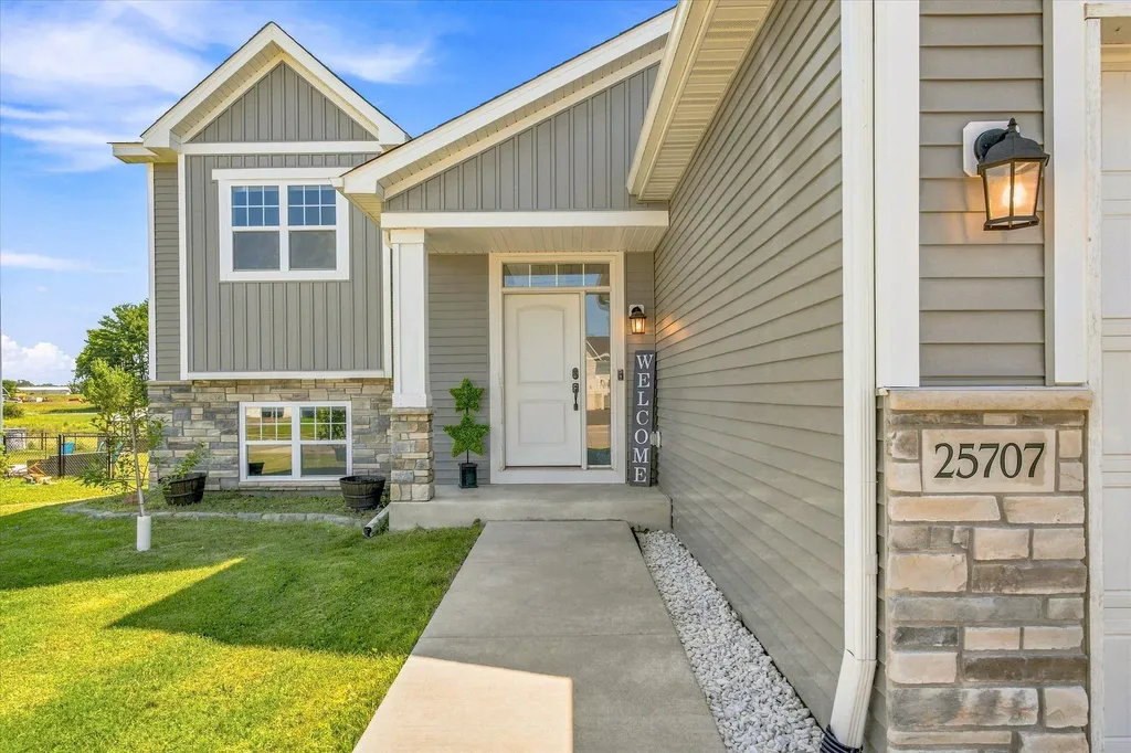 25707 Euclid Avenue Wyoming MN 55092