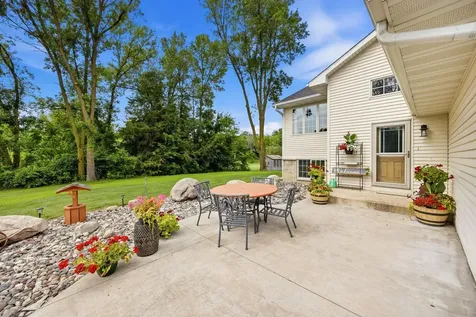 5885 Dalton Avenue SE Delano MN 55328