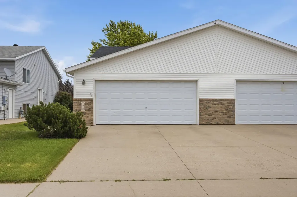 1912 50th Street S Fargo ND 58103